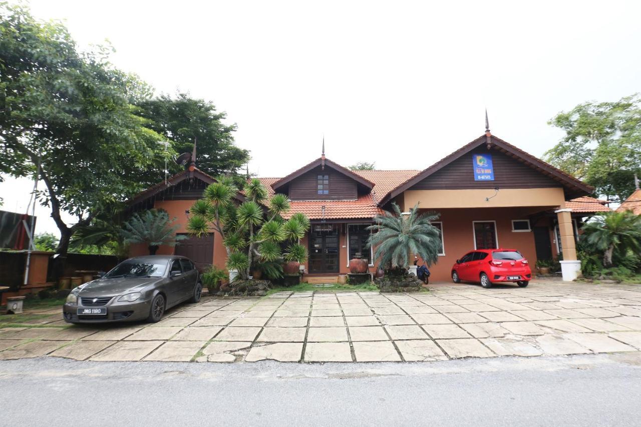 Oyo 89523 Villa Sri Mayang Kuala Terengganu Esterno foto